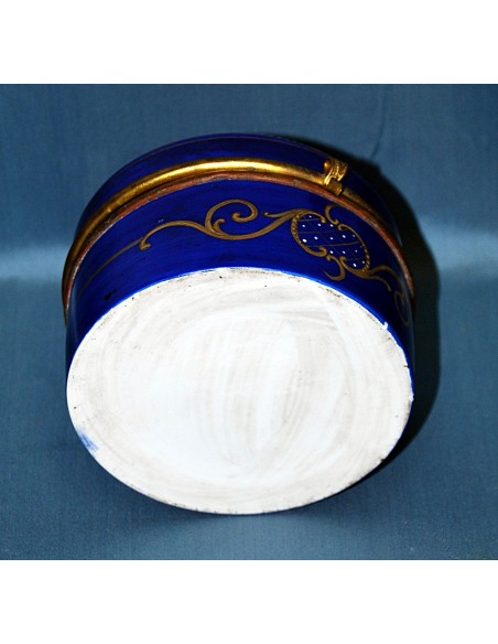 Cajita redonda, cerámica de Sevres.