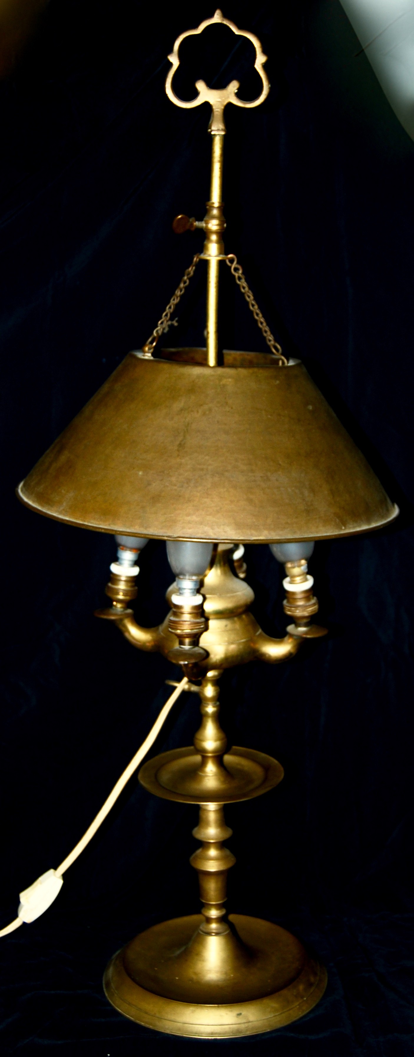 antigua lampara de mesa de aceite del siglo XIX