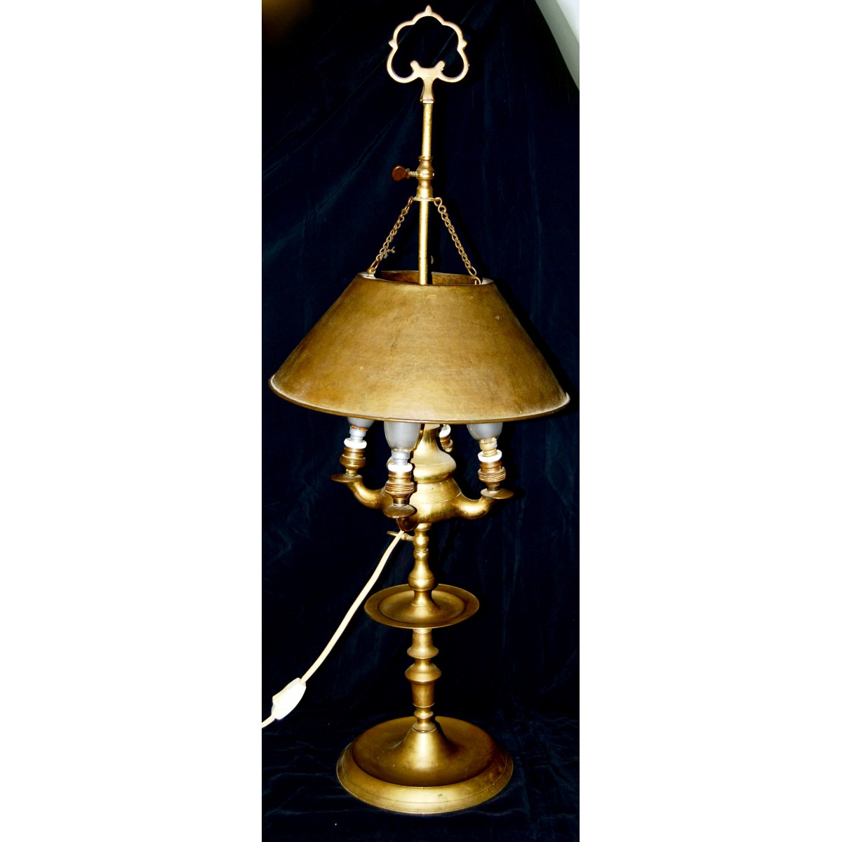 Lampara de aceite de bronce, siglo XIX.