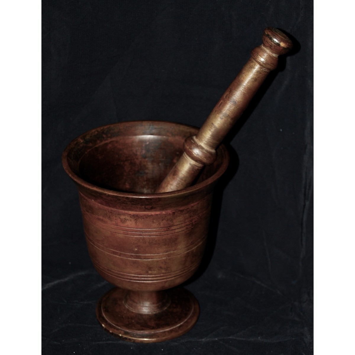 Mortero de bronce del siglo XVIII