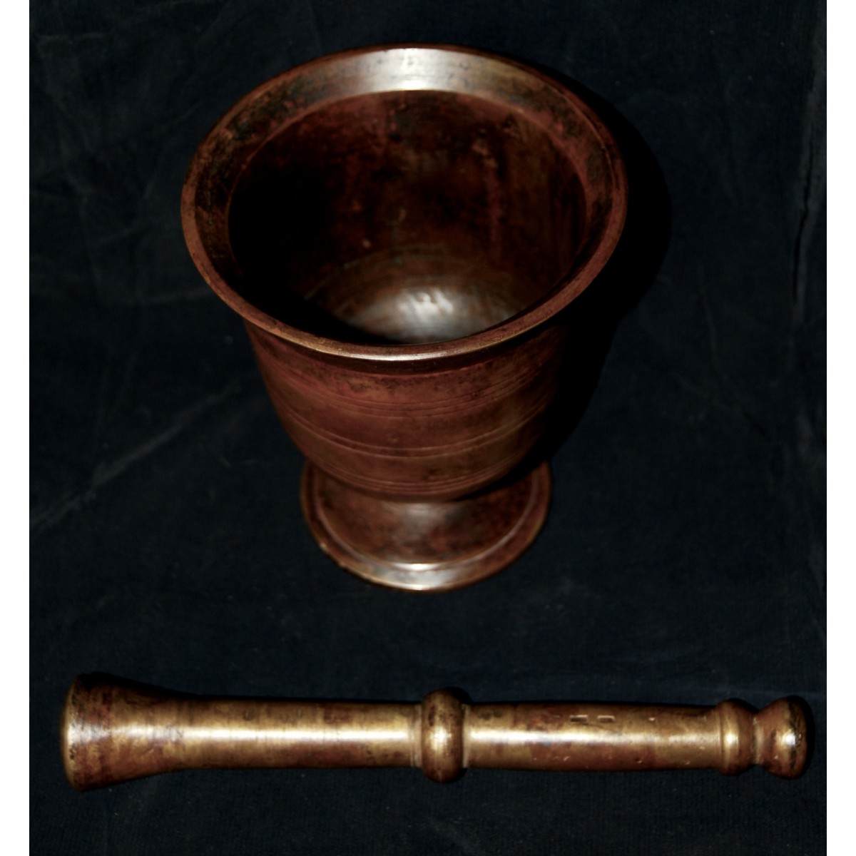 Mortero de bronce del siglo XVIII