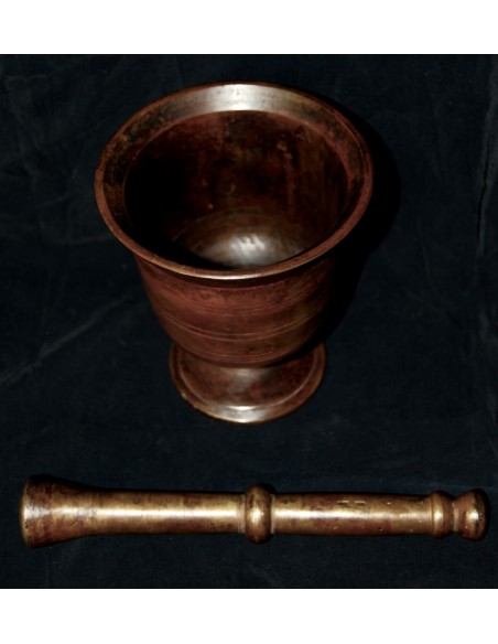 Mortero de bronce del siglo XVIII