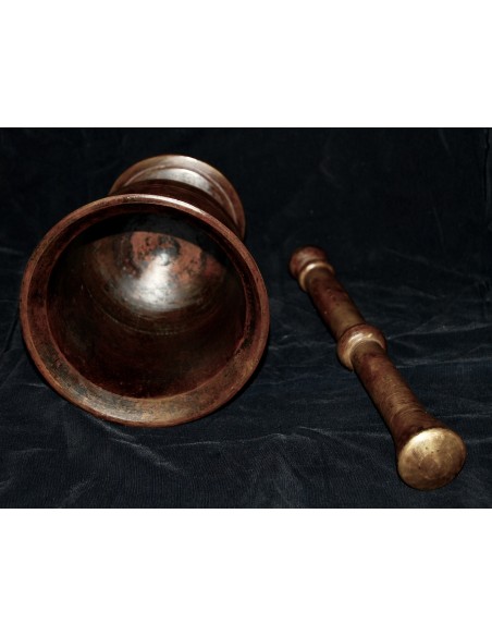 Mortero de bronce del siglo XVIII