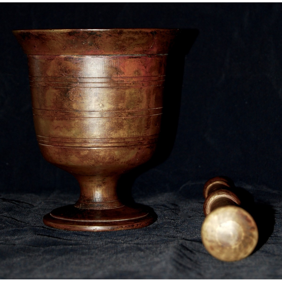 Mortero de bronce del siglo XVIII